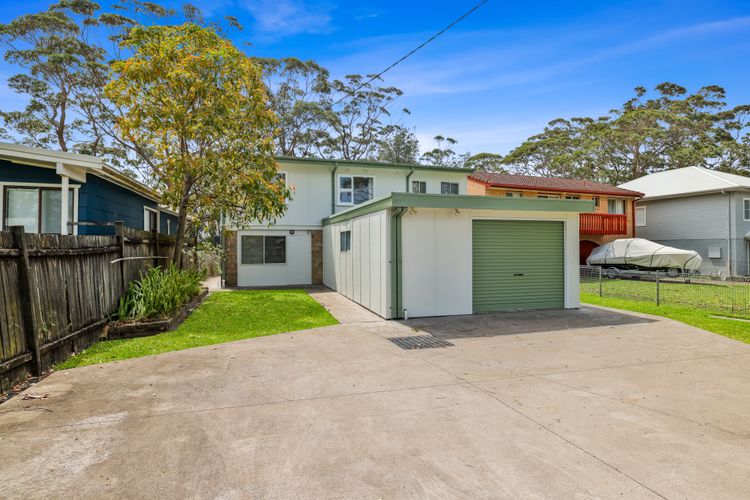 On Collingwood Beach  by Book Jervis Bay – Upstairs Apartment