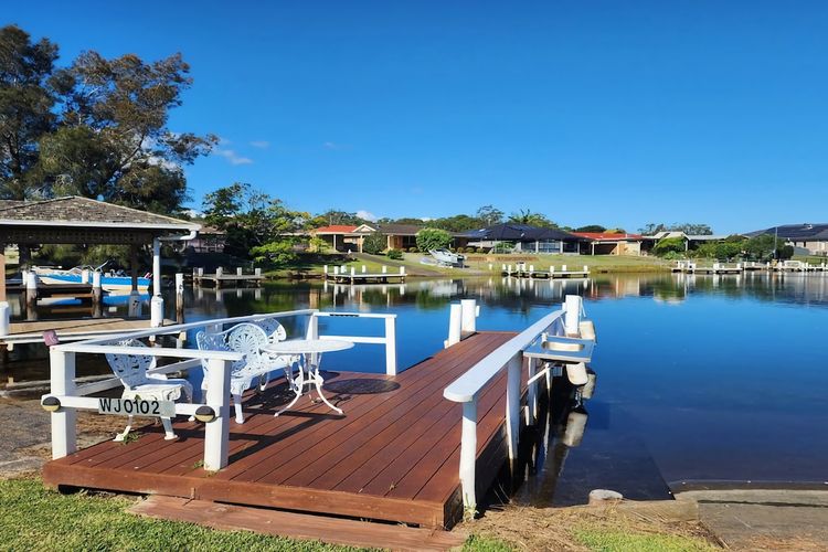 Chloes Waterfront Oasis