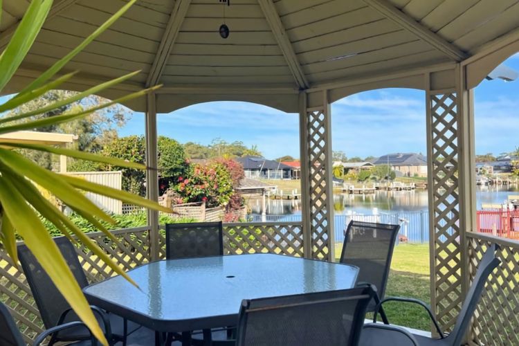 Chloes Waterfront Oasis