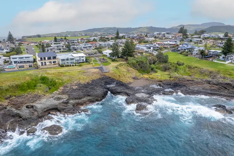 Clifftop Luxury With Pool