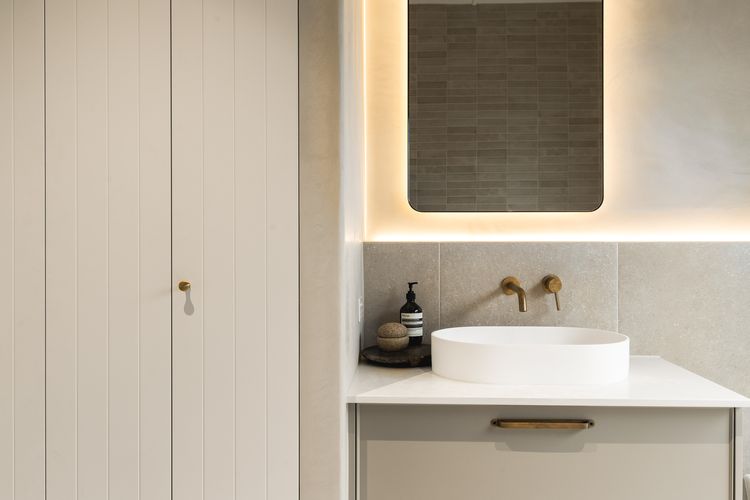 Calma on Carlyle Lane