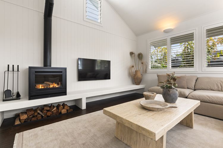 Calma on Carlyle Lane