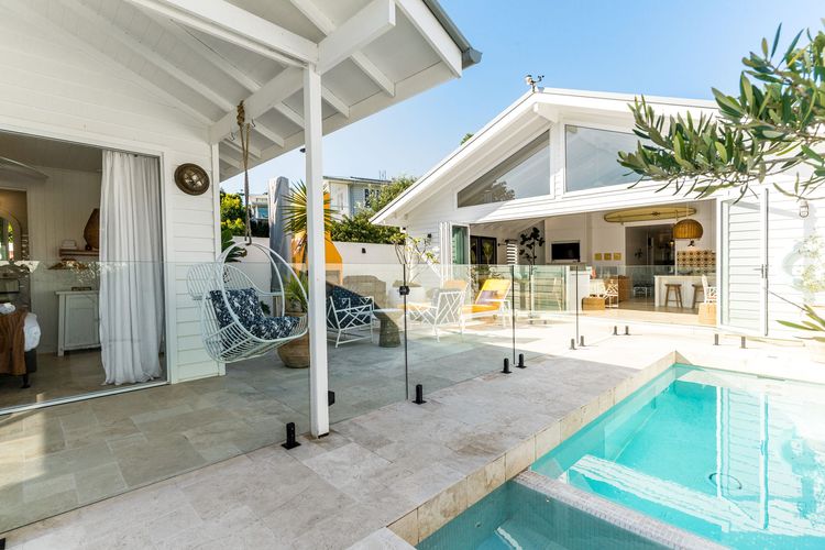 Pineapple House