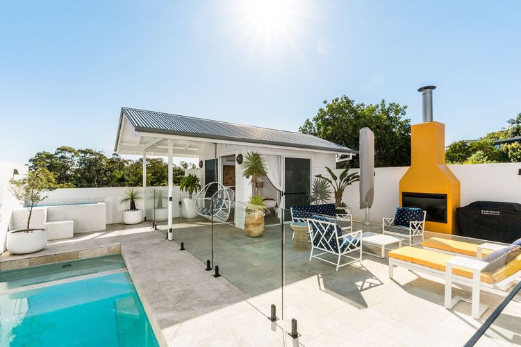 Pineapple House