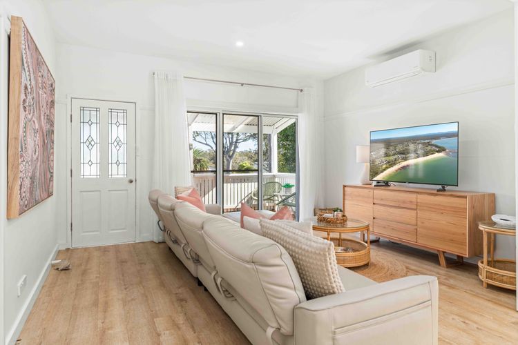 Cur46 – Husky Beach House by Experience Jervis Bay