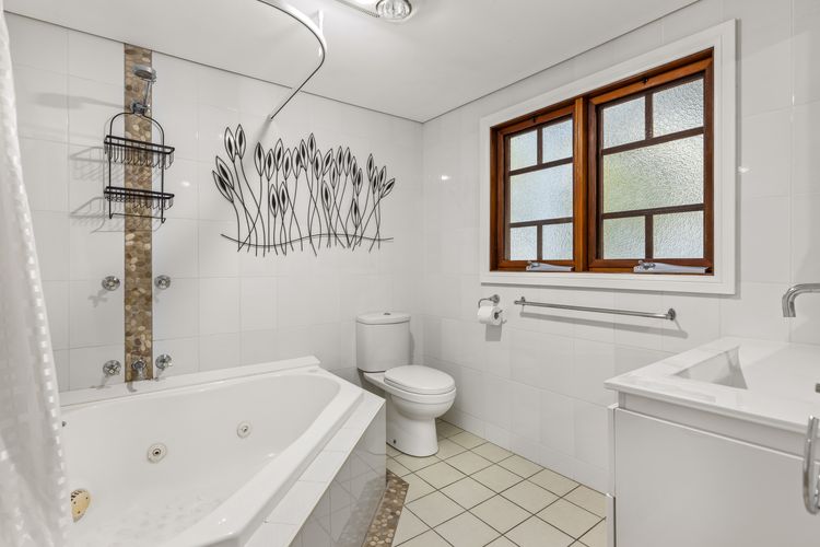 Mon12 – By the Bay by Experience Jervis Bay