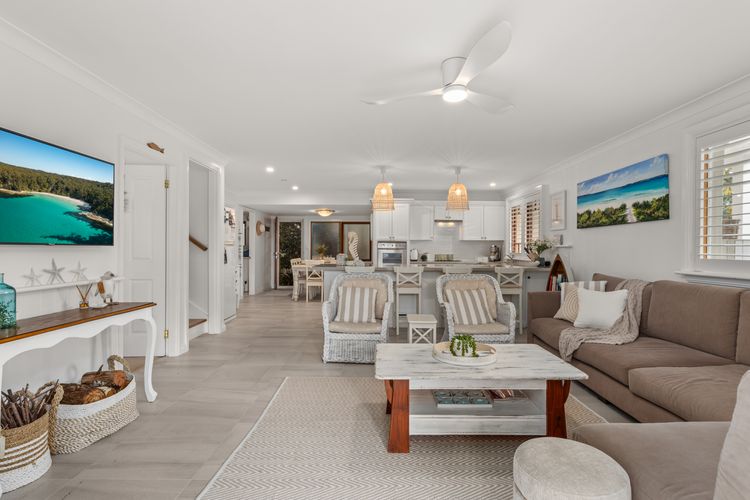 Mon12 – By the Bay by Experience Jervis Bay