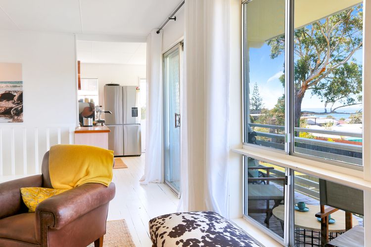 Dac36 – The White House by Experience Jervis Bay