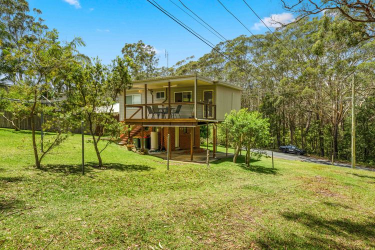 Eli405 – Rocks Place by Experience Jervis Bay