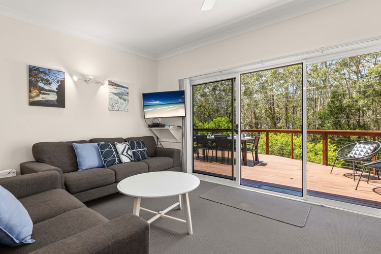 Eli405 – Rocks Place by Experience Jervis Bay