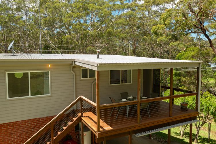 Eli405 – Rocks Place by Experience Jervis Bay