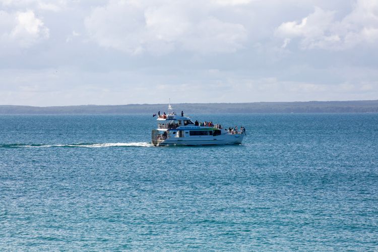 BeaG02/9 – Salty Kisses by Experience Jervis Bay