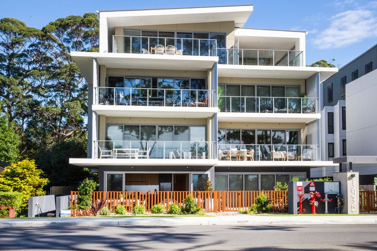 BeaG02/9 – Salty Kisses by Experience Jervis Bay