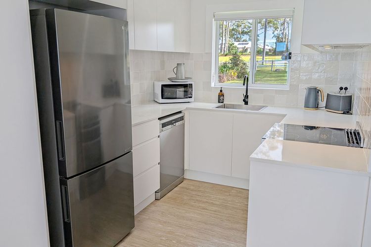 Isl12 – Billyz Basin by Experience Jervis Bay