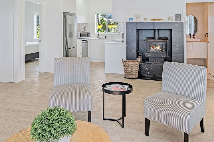 Isl12 – Billyz Basin by Experience Jervis Bay