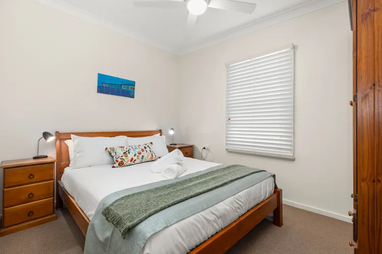 Bur63 – Huskisson Delight! by Experience Jervis Bay
