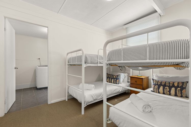 Bur63 – Huskisson Delight! by Experience Jervis Bay