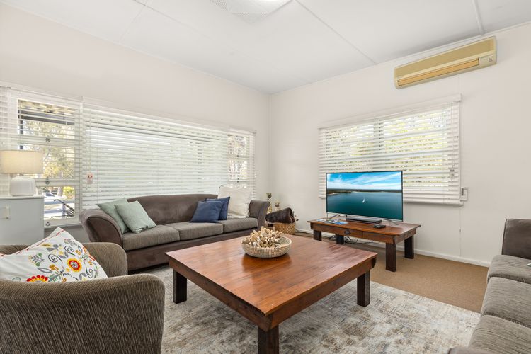 Bur63 – Huskisson Delight! by Experience Jervis Bay