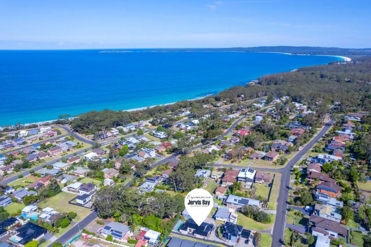 Wal42b – Poolside Oasis by Experience Jervis Bay
