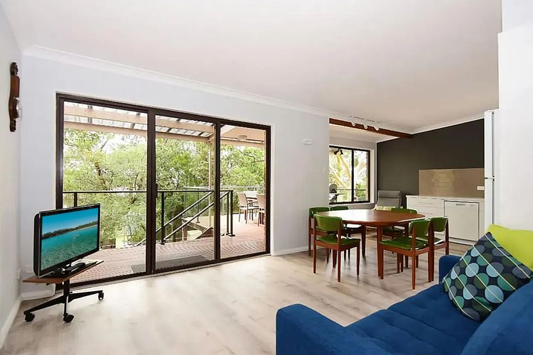 Ros10 – All Decked Out @ Hyams Beach by Experience Jervis