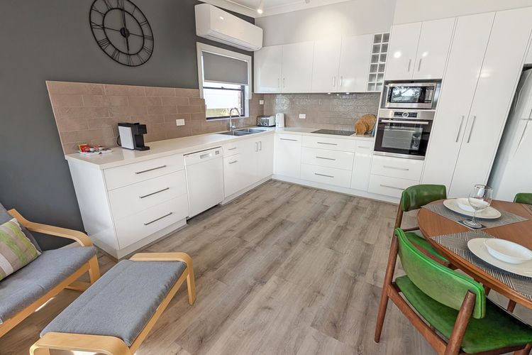 Ros10 – All Decked Out @ Hyams Beach by Experience Jervis