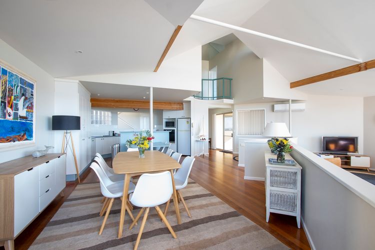Dac68 – Seaglass Jervis Bay by Experience Jervis Bay