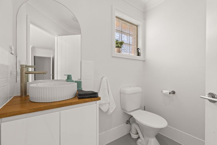 Cur3/50 – Pipis Huskisson by Experience Jervis Bay