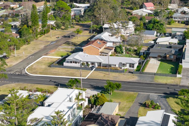 Bay1a – Bayswater Beach House 1 by Experience Jervis Bay
