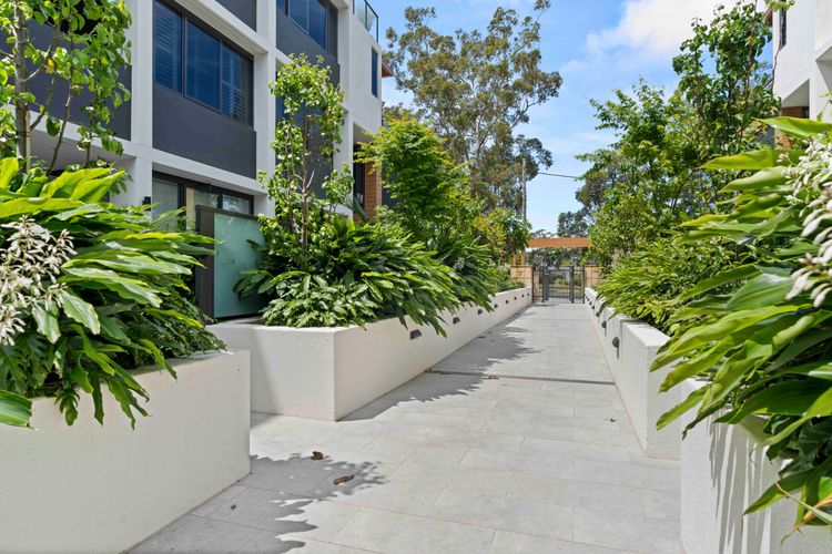 FegAG02/15 FYVE@Allura by Experience Jervis Bay