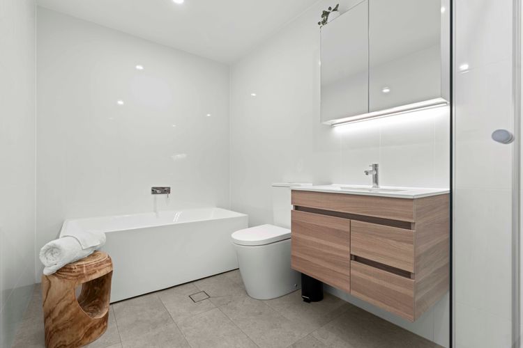 FegAG02/15 FYVE@Allura by Experience Jervis Bay