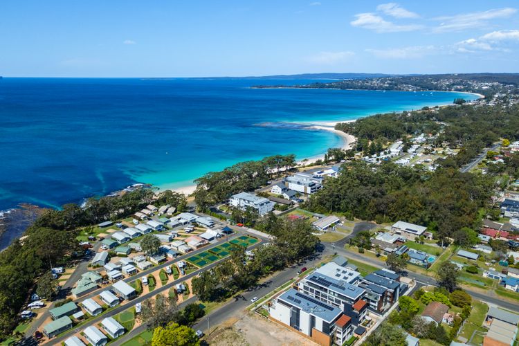 FegAG02/15 FYVE@Allura by Experience Jervis Bay