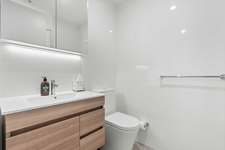 FegAG02/15 FYVE@Allura by Experience Jervis Bay