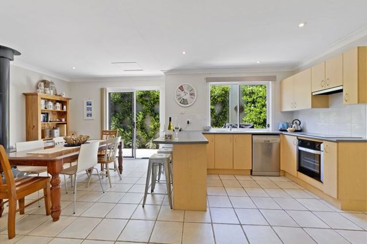 Cur1/38 – Husky House by Experience Jervis Bay