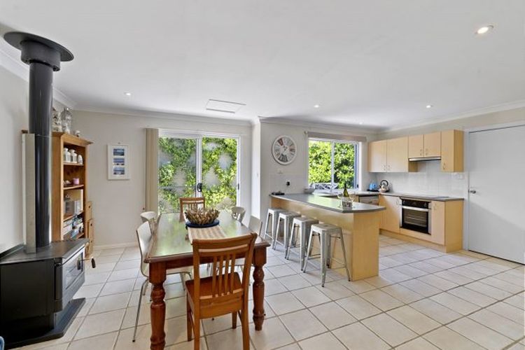Cur1/38 – Husky House by Experience Jervis Bay