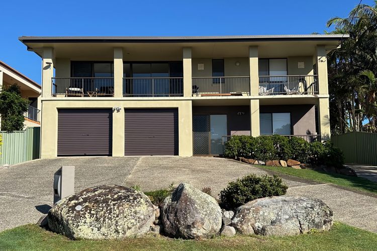 Sea Breeze, 16 Wirraway Ave
