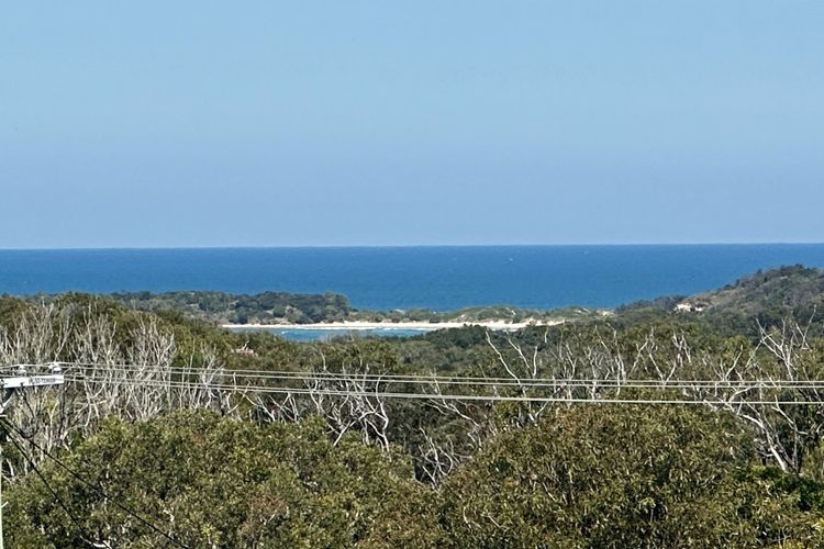 Sea Breeze, 16 Wirraway Ave