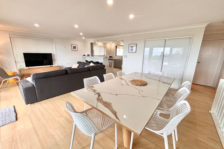 Sea Breeze, 16 Wirraway Ave