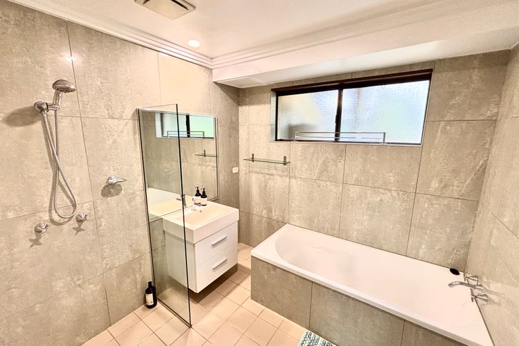 Sea Breeze, 16 Wirraway Ave