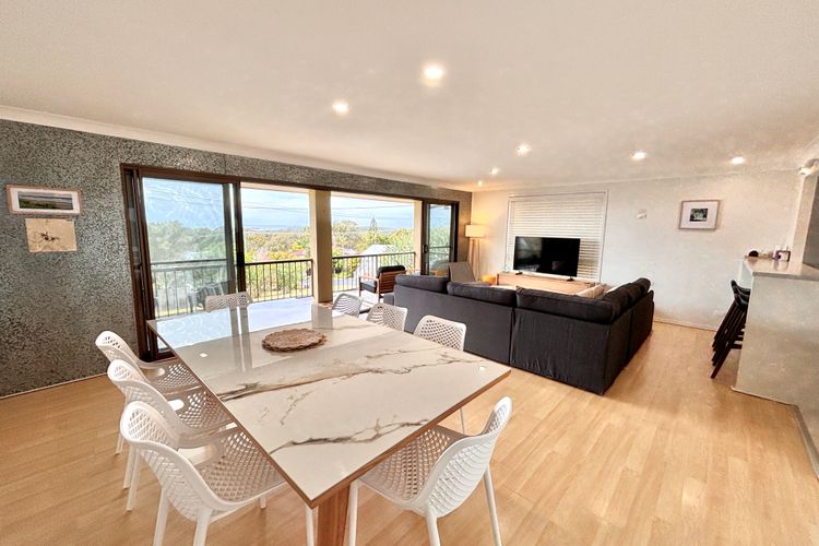 Sea Breeze, 16 Wirraway Ave