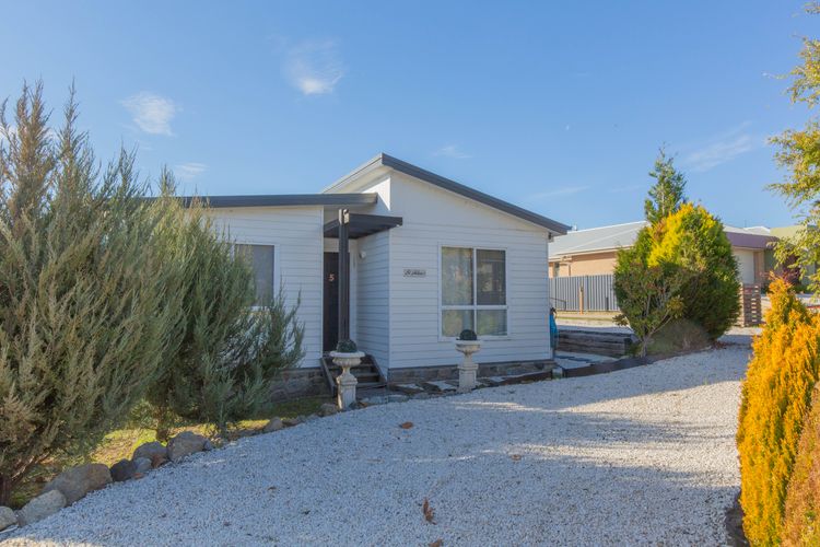 St Helenas – 5 Twynam Street