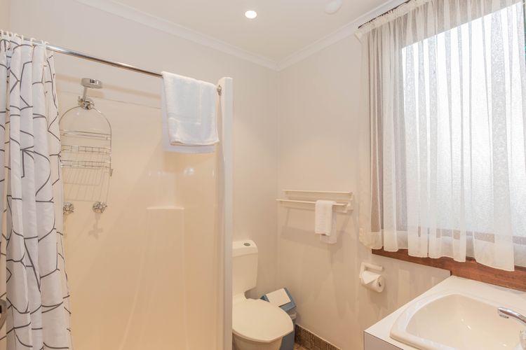 The Lakefront – 2/69 Townsend Street