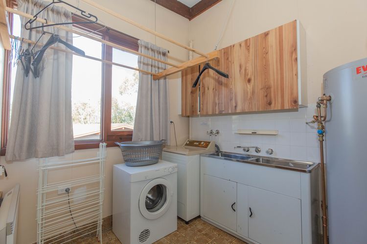 The Lakefront – 2/69 Townsend Street