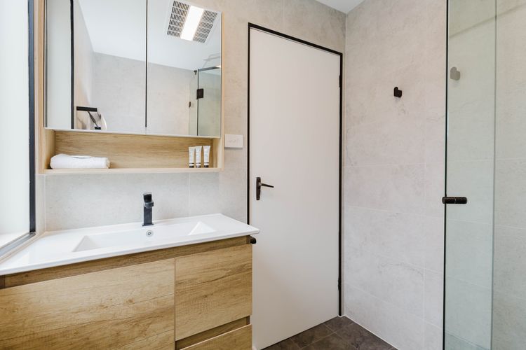 The Lakefront – 2/69 Townsend Street