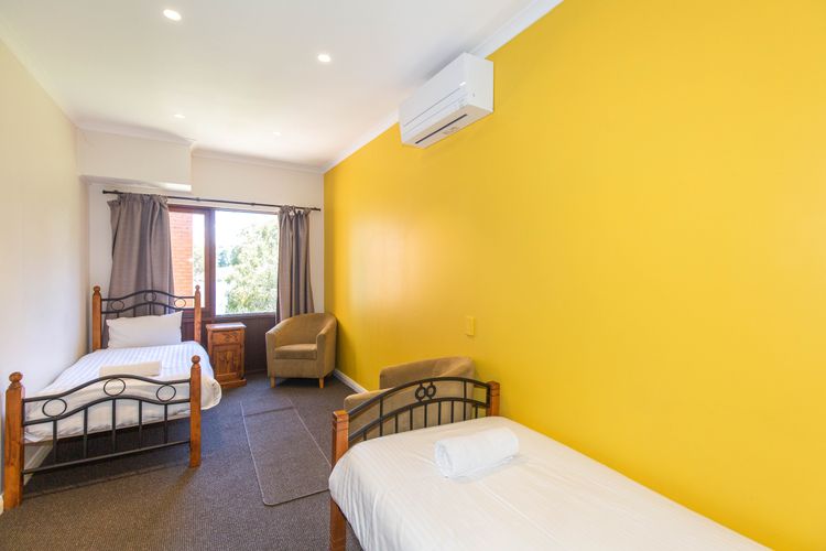 The Lakefront – 2/69 Townsend Street