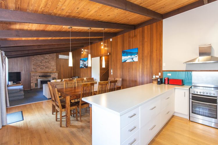 The Lakefront – 2/69 Townsend Street