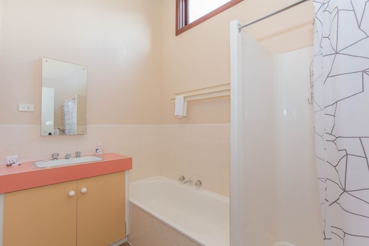 The Lakefront – 2/69 Townsend Street