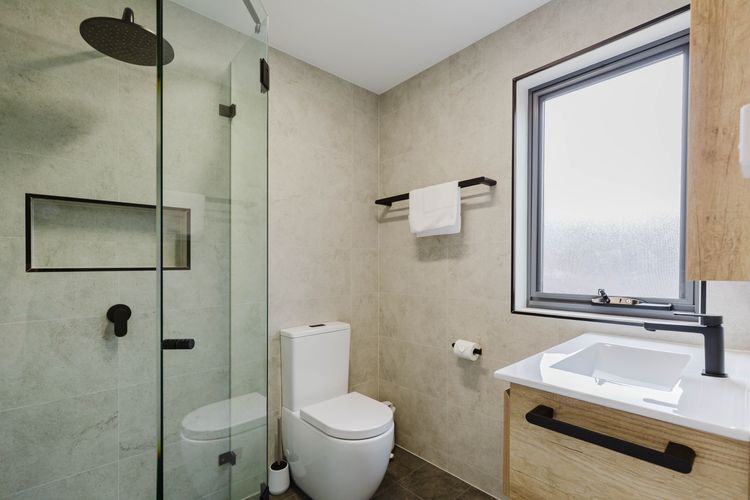 The Lakefront – 2/69 Townsend Street