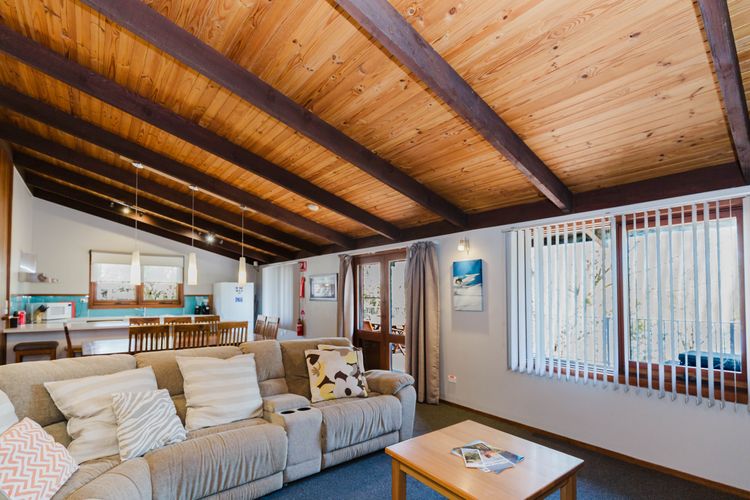 The Lakefront – 2/69 Townsend Street