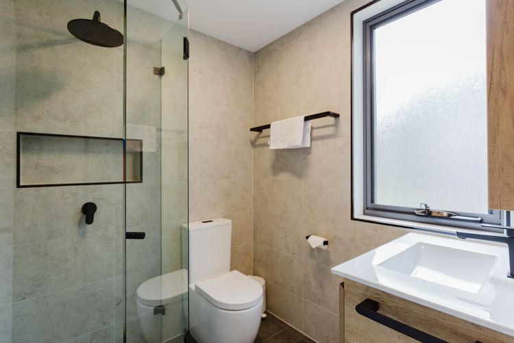 The Lakefront – 2/69 Townsend Street