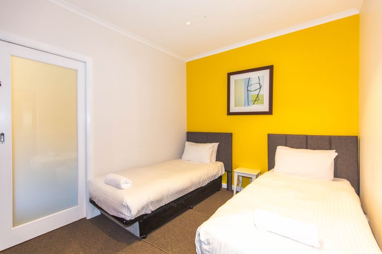 The Lakefront – 2/69 Townsend Street